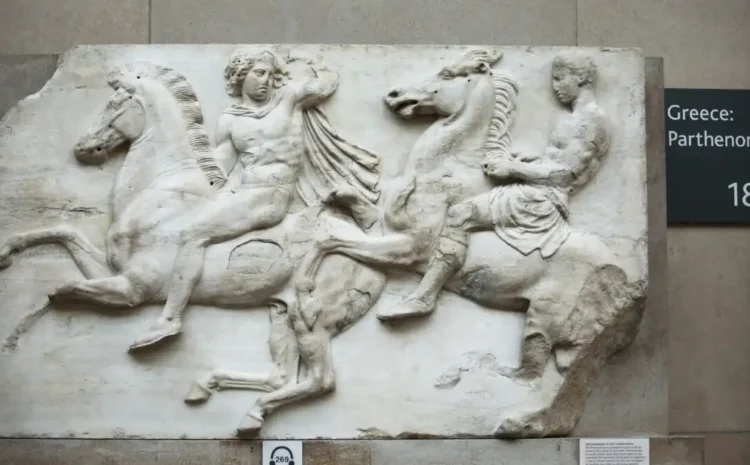 Το Βρετανικό Μουσείο «μοιράζει» δεξιά κι αριστερά θραύσματα από τα Γλυπτά του Παρθενώνα – Το «όχι» της Αθήνας